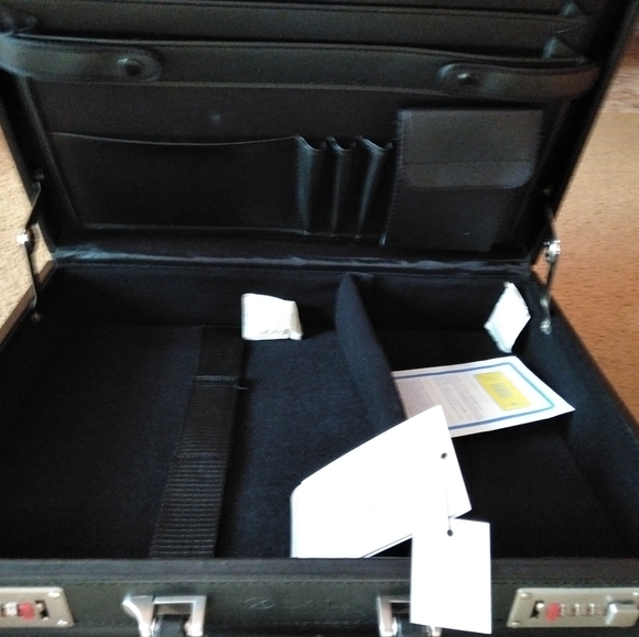 Classic briefcase - Picture 3 of 8